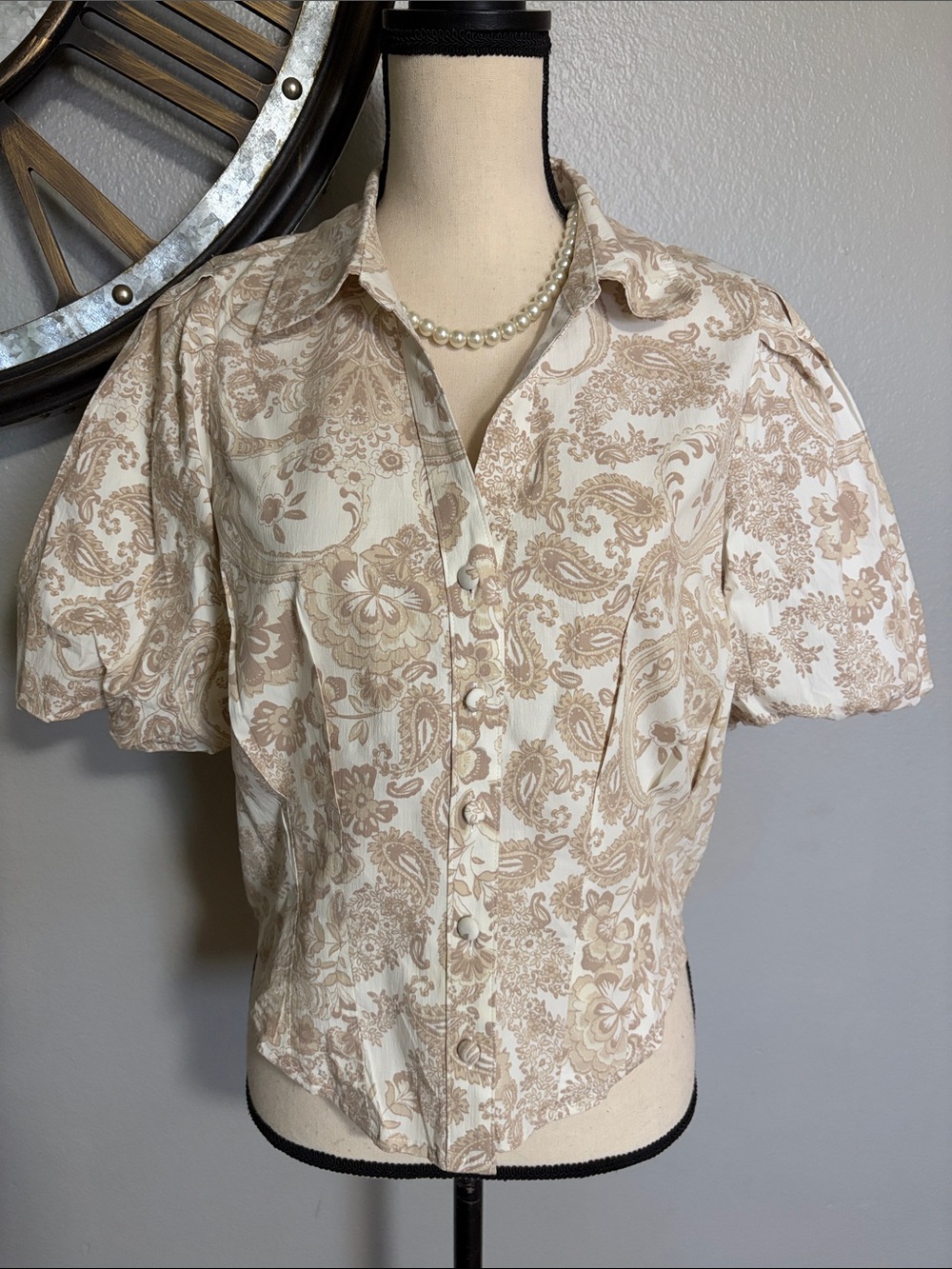 BAGATELLE White with tan flora print  Puff Sleeve Button-Front Women's Shirt